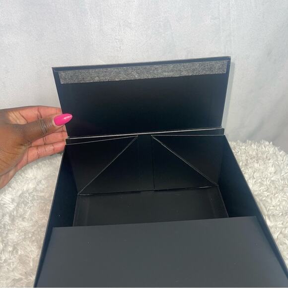Chanel Gift Box - Picture 5 of 14
